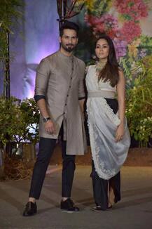 सोनम-आनंद के रिसेप्शन में प्रेग्नेंट मीरा संग पहुंचे शाहिद कपूर, यहां देखें तस्वीरें