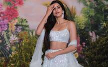 सोनम के रिसेप्शन पर इस खूबसूरत अंदाज़ में पहुंची जाह्नवी कपूर, देखें तस्वीरें