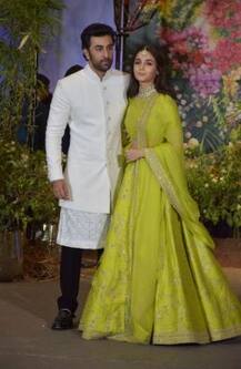 सोनम-आनंद के रिसेप्शन में एक साथ पहुंचे आलिया भट्ट और रणबीर कपूर, देखें तस्वीरें