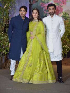 रिसेप्शन में निर्देशक अयान मुखर्जी भी पहुंचे हैं.