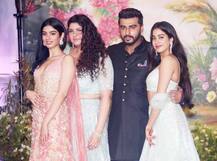 पहली बार जाह्नवी सहित तीनों बहनों के साथ कैमरे में कैद हुए अर्जुन कपूर, देखें Candid तस्वीरें