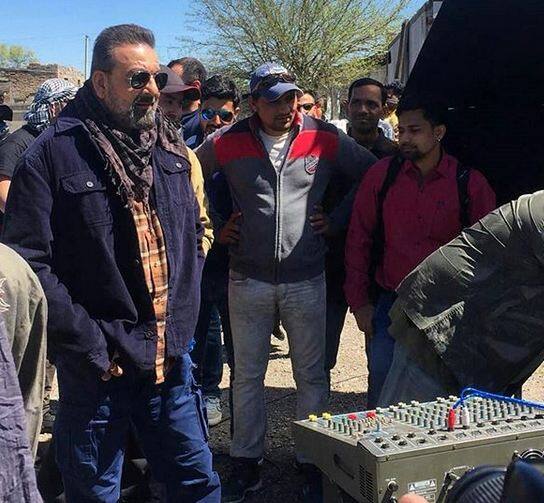 संजय दत्त- 'तोरबाज' की शूटिंग संजय दत्त किर्गिस्तान गए हुए हैं.