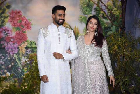 सोनम कपूर के रिसेप्शन में हसबैंड अभिषेक संग ऐश्वर्या ने दिया रोमांटिक पोज सोनम कपूर के रिसेप्शन में हसबैंड अभिषेक संग ऐश्वर्या ने दिया रोमांटिक पोज
