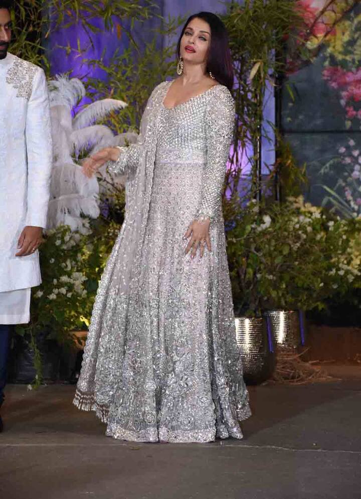 ऐसे में ऐश्वर्या तैयार हो गईं साथ ही अभिषेक को भी मनाती नजर आईं. (तस्वीर: मानव मंगलानी)