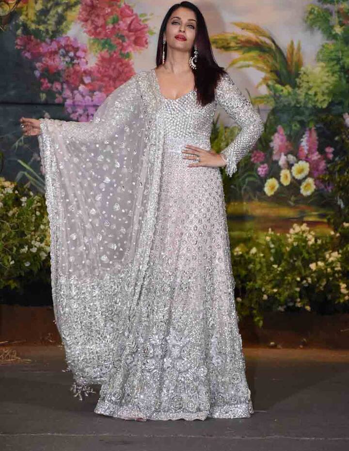 ऐसे में दादा-दादी के साथ आराध्या भी घर पर ही थीं. (तस्वीर: मानव मंगलानी)