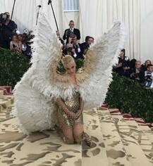 MET GALA 2018: कैटी पेरी की ड्रेस पर यूजर्स ने ट्विटर पर जमकर की तारीफ