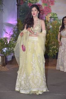 बहन सोनम कपूर के रिसेप्शन में शनाया कपूर ने अपने स्टाइल से किया इंप्रेस