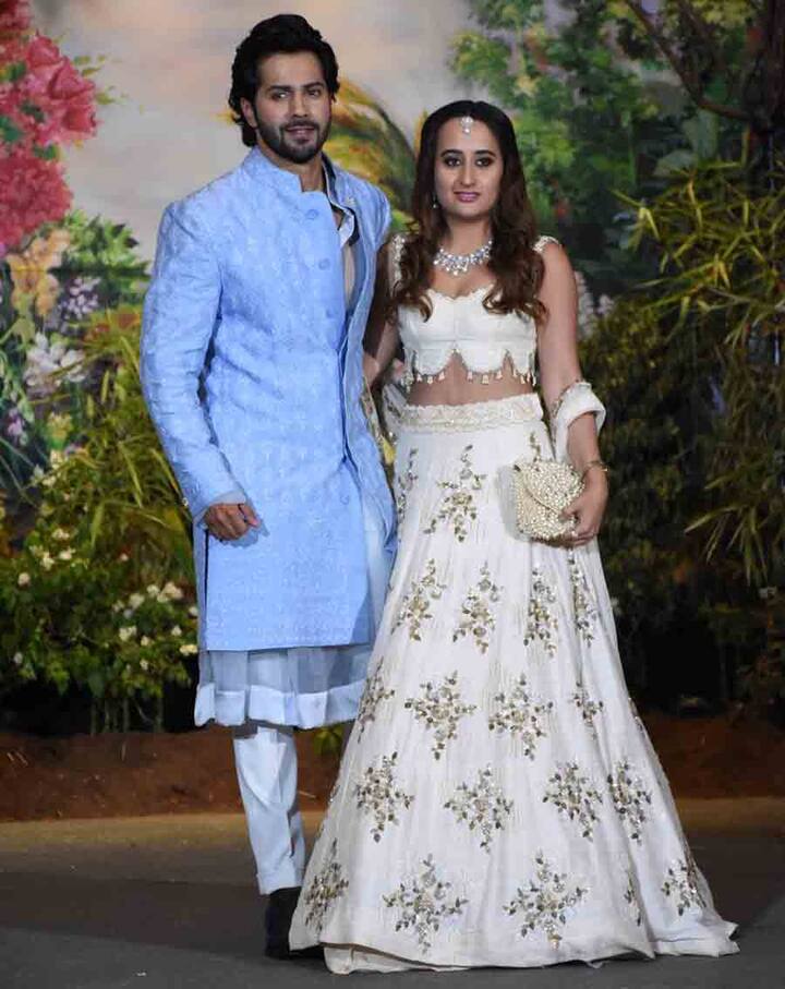 कुछ समय पहले वरुण धवन ने बताया था कि नताशा लाइमलाइट से दूर रहना पसंद करती है जिसके कारण वो साथ में कम ही नजर आते हैं. (तस्वीर: मानव मंगलानी)