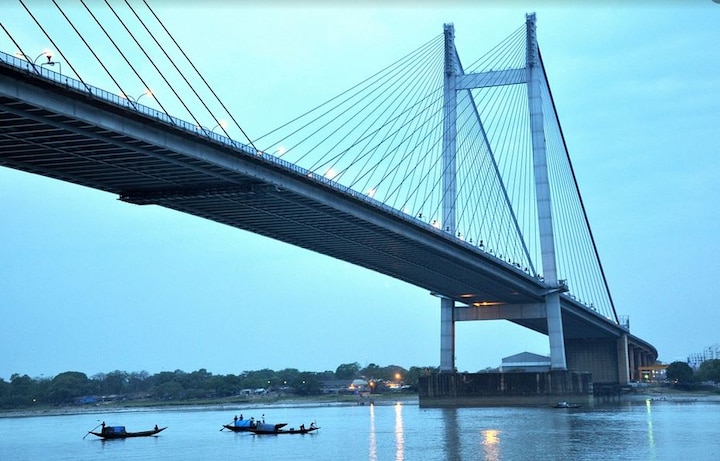 Kolkata youth shoot video before attempting suicide jump from Vidyasagar Setu Suicide Jump From Second Hooghly Bridge: 'মৃত্যুর জন্য কেউ দায়ী নয়' দ্বিতীয় হুগলি সেতু থেকে ঝাঁপের আগে বাড়ির লোককে ভিডিও পাঠালেন যুবক