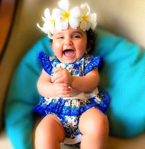 मशहूर गायक अदनान सामी की 1 वर्षीय बेटी मेदिना सोशल मीडिया पर बहुत पॉपुलर तो नहीं हैं लेकिन क्यूटनेस में सबको पीछे छोड़ रही हैं. (तस्वीर: इंस्टाग्राम )