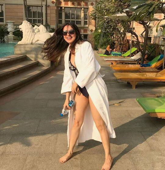 17 अगस्त 1987 में जन्मी श्रद्धा टीवी के अलावा वो फिल्म ‘पाठशाला’ और ‘निशब्द’ जैसी फिल्मों में भी काम कर चुकी हैं. श्रद्धा की ये तस्वीरें उनके इंस्टाग्राम हैंडल से ली गई हैं.