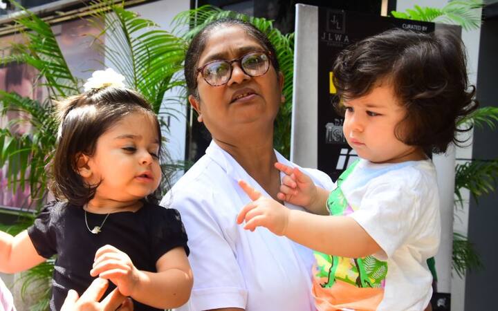 बच्ची को देखते ही तैमूर उसकी ओर बढ़ने लगे और उसके साथ खेलने की कोशिश करने लगे. तैमूर के रिएक्शन को देखकर तो ऐसा लगा मानो वो तैमूर की दोस्त है.