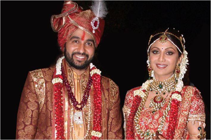 शिल्पा शेट्टी ने साल 2009 में आईपीएल की राजस्थान रॉयल्स टीम के मालिक राज कुंद्रा के साथ शादी की थी. बॉलीवुड की ये मशहूर शादी भी काफी चर्चा में रही थीं.