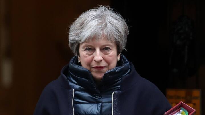 ब्रिटेन की प्रधानमंत्री थेरेसा मे 14वें नंबर पर हैं.