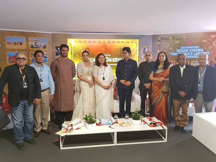 इस फेस्टिवल में कल 'इंडियन पवेलियन' लॉन्च हुआ जिसमें सेंसर बोर्ड के अध्‍यक्ष प्रसून जोशी, शरद केलकर, हुमा कुरैशी और वाणी त्र‍िपाठी जैसी हस्तियां मौजूद रहीं.