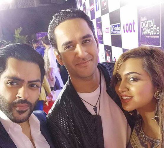 वहीं अर्शी खान ने कहा, ''हां मैं विकास गुप्ता की बात से नाराज हूं. लेकिन मेरे नाराज होने की वजह शिल्पा शिंदे नहीं हैं. मैं विकास गुप्ता के हमारे फैंस को इग्नोर करने के रवैये से नाराज हूं.''