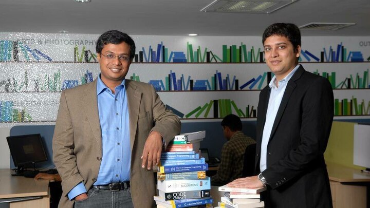 एक दशक पहले अपने दोनों इंटर्न्स को जाने देने वाला Amazon आज क्यों पछता रहा होगा Story of two interns sachin and binny bansal who left amazon and build the flipkart empire in india, but now it is taken by wallmart एक दशक पहले अपने दोनों इंटर्न्स को जाने देने वाला Amazon आज क्यों पछता रहा होगा