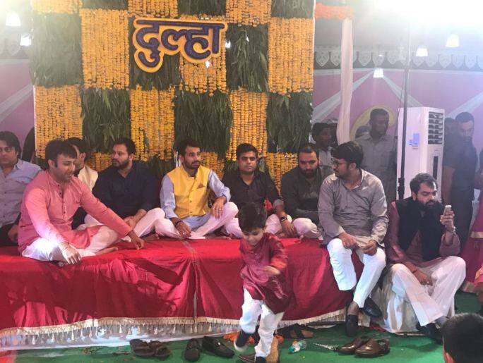 वेटेनरी कॉलेज मैदान में जयमाल और स्वागत के बाद दूल्हे के रूप में तेजप्रताप, चंद्रिका राय के सरकारी आवास पहुंचेंगे जहां सभी वैवाहिक रस्में होंगी. 