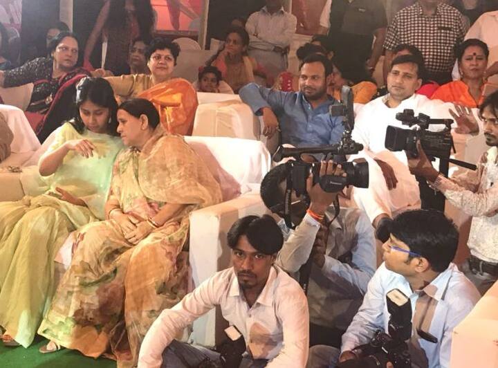 इसी मैदान में प्रीतिभोज का भी आयोजन किया गया है. 