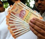 डॉलर के मुकाबले रुपया अबतक के न्यूनतम स्तर 68.95 पर पहुंचा Rupee closes at record low of 68.94 against US dollar डॉलर के मुकाबले रुपया अबतक के न्यूनतम स्तर 68.95 पर पहुंचा