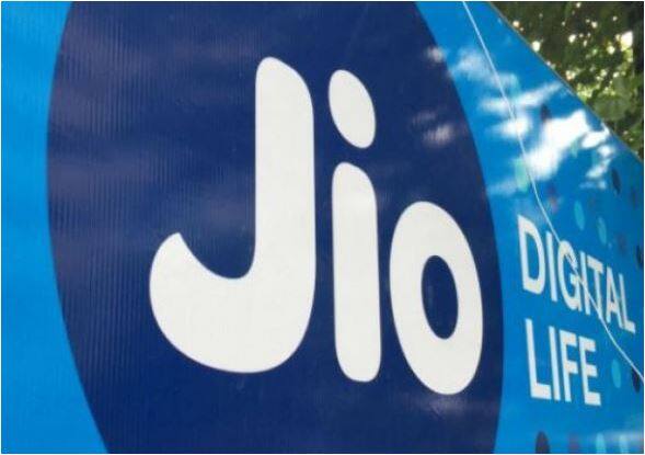 खास बात ये है कि ग्राहकों को इंटरनेशनल कॉल्स बिना किसी सिक्योरिटी के सिर्फ 50 पैसे प्रति मिनट कि दर से कर पाएंगे. जियो पोस्टपेड की सर्विसेज ग्राहकों को 15 मई 2018 से मिलना शुरू हो जाएंगी. 