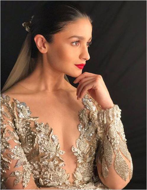 यही वजह है कि दोनों को लेकर अफवाहों का बाजार गर्म है और कहा जा रहा है कि बॉलीवुड की ये दोनों हस्तियां एक दूसरे को डेट कर रही हैं. (तस्वीरें-इंस्टाग्राम)
