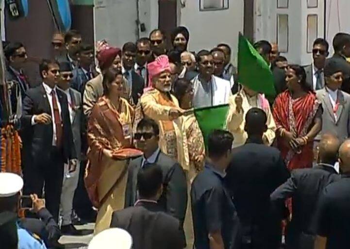 LIVE: पीएम मोदी ने जनकपुर-अयोध्या बस सेवा को दिखाई हरी झंडी, कहा- नेपाल के बिना भारत अधूरा Modi Nepal Visit Live news Updates, A trip to rebuild India Nepal Relationship LIVE: पीएम मोदी ने जनकपुर-अयोध्या बस सेवा को दिखाई हरी झंडी, कहा- नेपाल के बिना भारत अधूरा