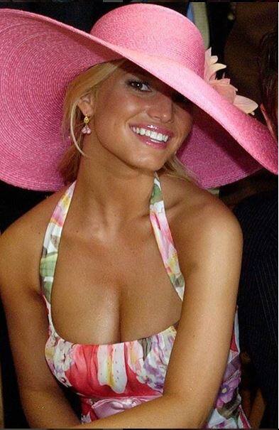 आपको बता दें कि जेसिका का Nick Lachey से रिश्ता तो साल 2005 में ही टूट गया था लेकिन उन्होंने साल 2014 में Eric Johnson से दूसरी शादी की.  (तस्वीर: इंस्टाग्राम)