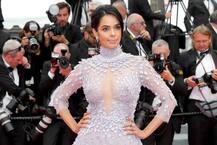 Cannes 2018: रेड कार्पेट पर ग्लैमरस लुक में जलवे बिखेरती दिखीं मल्लिका शेरावत