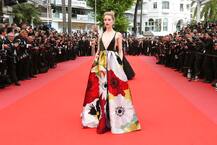 Cannes 2018: रेड कार्पेट पर ब्रालेस उतरीं एम्बर हर्ड, उनकी अदाओं के कायल हुए फैंस