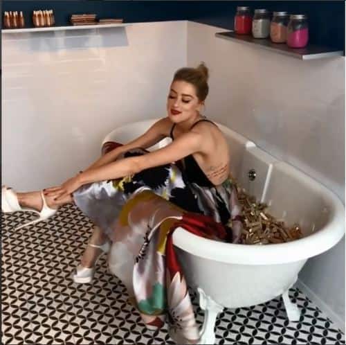 एम्बर ने रेड कार्पेट पर उतरने से पहले बाथटब में फोटोशूट भी कराया.