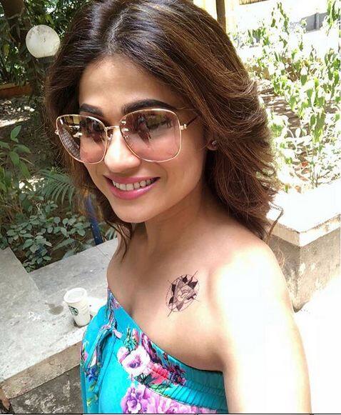 शमिता शेट्टी- शमिता शेट्टी बहुत फिल्मों में नहीं दिखीं लेकिन फिर भी वे अक्सर एक्सपेंसिव डेस्टिनेशंस में हॉलीडे मनाती नजर आ जाती हैं. महंगे हैंडबैग्स और एक्सस रीज के साथ नजर आती हैं. फोटोः इंस्टाग्राम