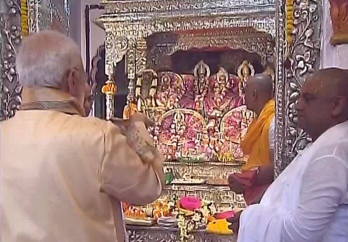 मोदी का नेपाल दौरा: जनकपुर के नौलखा मंदिर में पूजा, दोनों देशों के विकास के लिए दिया 5T का मंत्र Modi's visit to Nepal: Pooja in Naulakha Temple of Janakpur, Mantra of 5T for the development of both countries मोदी का नेपाल दौरा: जनकपुर के नौलखा मंदिर में पूजा, दोनों देशों के विकास के लिए दिया 5T का मंत्र
