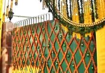 तेज़ प्रताप की शादी में लालू के घर को ‘टोटके’ से बचाने के लिए टांगी गईं नींबू-मिर्ची