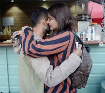 शादी के बाद रोमांटिक अंदाज में नजर आए सोनम और आनंद, देखें तस्वीरें