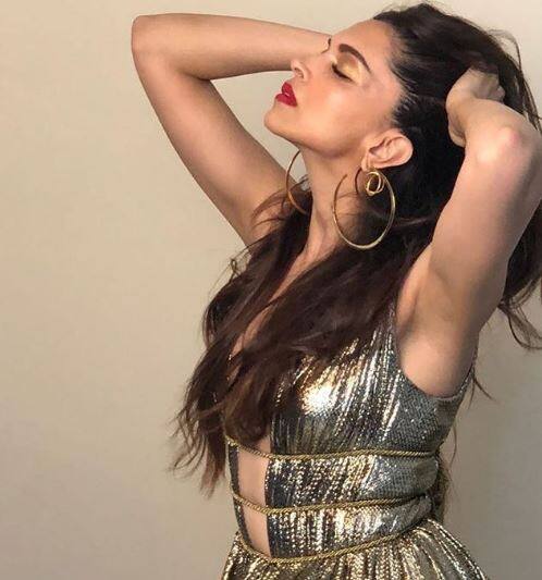 बता दें कि कंगना रनौत ने भी इस फिल्म फेस्टिवल में अपना बेहद बोल्ड अंदाज दिखाया था, जिसके बाद दीपिका की ये तस्वीरें सामने आई हैं.
