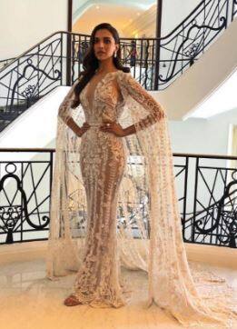 बता दें कि इस फिल्म फेस्टिवल में पहले दिन भी दीपिका पादुकोण ने अपने लिबास से खूब चर्चा बटोरी थी.