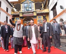 वोटिंग के दिन नेपाल के मुक्तिधाम और पशुपतिनाथ मंदिर गए पीएम मोदी, कांग्रेस ने बताया वोटर को लुभाने का हथकंडा