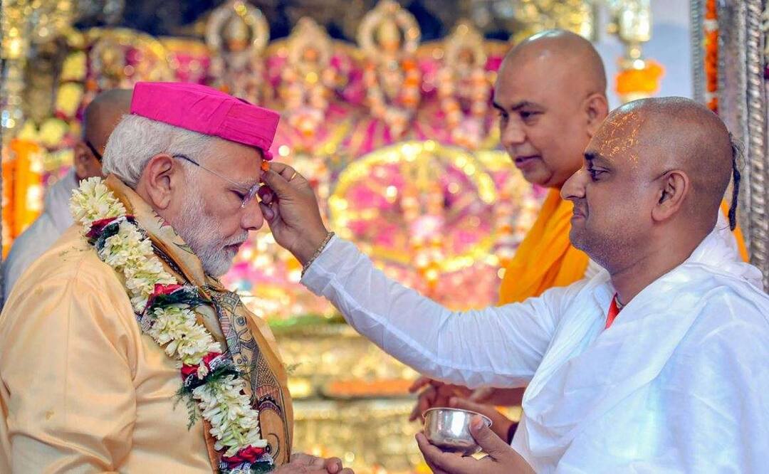 नेपाल में सोशल मीडिया पर हो रहा है पीएम मोदी का विरोध PM Narendra Modi in Nepal: Nepali Social Media users go negative with #ModiNotWelcomedInNepal and #BlockadeWasCrimeMrModi नेपाल में सोशल मीडिया पर हो रहा है पीएम मोदी का विरोध