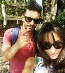 क्या अंगद बेदी और उनकी एक्स \'गर्लफ्रेंड\' नोरा फतेही ने एक दूसरे को इंस्टा पर कर दिया है अनफॉलो?