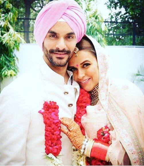 दोनों सितारे काफी समय से एक दूसरे को डेट कर रहे थे. सोशल मीडिया पर ये दोनों एक दूसरे की तस्वीरें भी पोस्ट करते रहते थे.