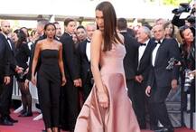 कांस में अपनी नशीली आंखों और हॉट लुक से इस मॉडल ने किया सबको मदहोश