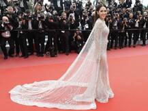 दीपिका पादुकोण की तरह ये हीरोइन भी नजर आईं ट्रांसपेरेंट गाउन में