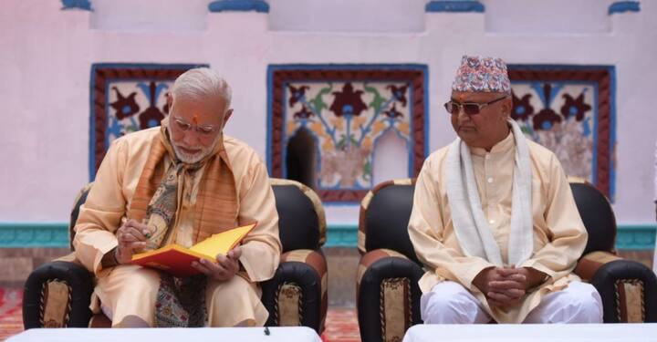 जानकी मंदिर में दर्शन के बाद पीएम मोदी ने वहां कि विजिटर्स कॉपी में एक खास संदेश लिखा,