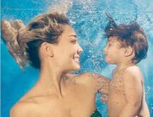 बिकनी पहन बेटे जैक के साथ स्वीमिंग करती नजर आईं लीज़ा हेडन