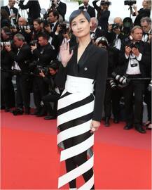 कांस फिल्म फेस्टिवल में चीनी सिंगर की अनोखी ड्रेस ने लगाया मजेदार तड़का