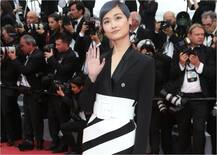 कांस फिल्म फेस्टिवल में चीनी सिंगर की अनोखी ड्रेस ने लगाया मजेदार तड़का