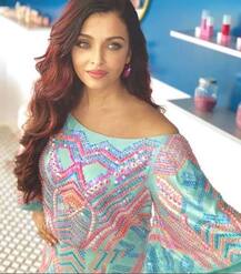 कांस फिल्म फेस्टिवल: खूबसूरत लिबास में नजर आईं ऐश्वर्या राय बच्चन, देखें तस्वीरें