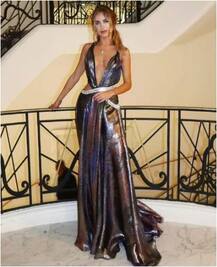 बैकलेस से लेकर ब्रालेस तक, इन एक्ट्रेसेस ने कांस में लगाया बोल्डनेस का तड़का