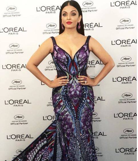 ऐश्वर्या राय बच्चन ने भी अपने फैंस को निराश नहीं किया. उन्होंने बेहद ही खूबसूरत ड्रेस में कांस के रेड कार्पेट पर एंट्री ली. (तस्वीर: इंस्टाग्राम)